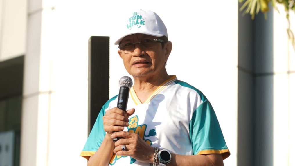 Menag Nasaruddin Umar saat kegiatan Zakat Wakaf Funwalk di Car Free Day Jakarta, Minggu. (Foto/Kemenag)
