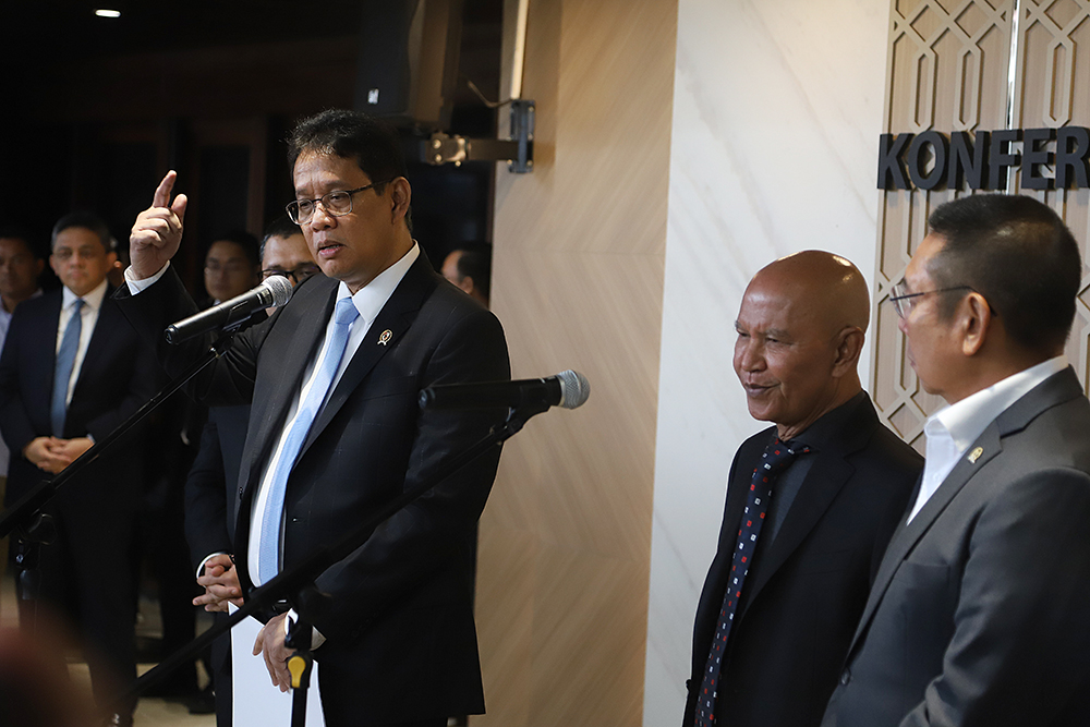 Menteri Keuangan RI Purbaya Yudhi Sadewa memberikan keterangan pers usai Rapat Paripurna DPR RI ke-5. (BeritaNasional/Elvis Sendouw)