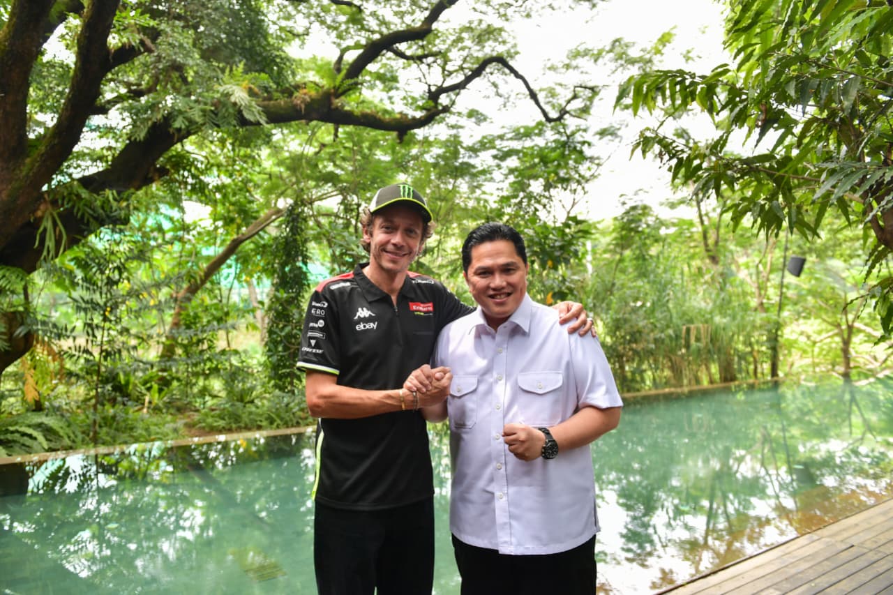 Menpora Erick Thohir Bertemu Legenda MotoGP Valentino Rossi, Bahas Apa? Menpora Erick Thohir Bertemu Legenda MotoGP Valentino Rossi. (Foto/Kemenpora)