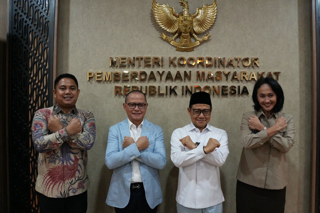 Menteri P2MI Mukhtarudin melakukan pertemuan dengan Menteri Koordinator Pemberdayaan Masyarakat (Menko PM) Muhaimin Iskandar. (BeritaNasional/Elvis Sendouw/HO P2MI)