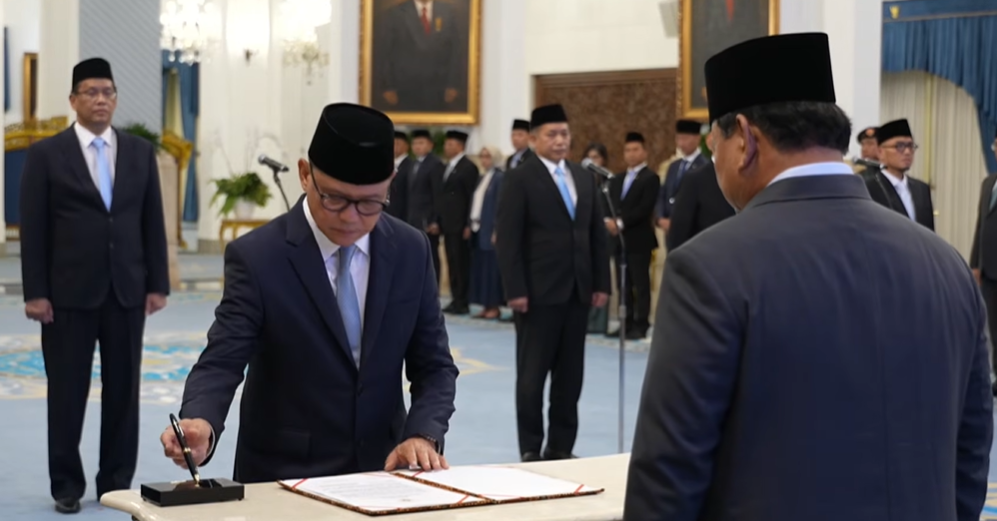 Menteri P2MI Mukhtarudin saat dilantik oleh Presiden Prabowo Subianto. (Foto/YouTube Setpres)