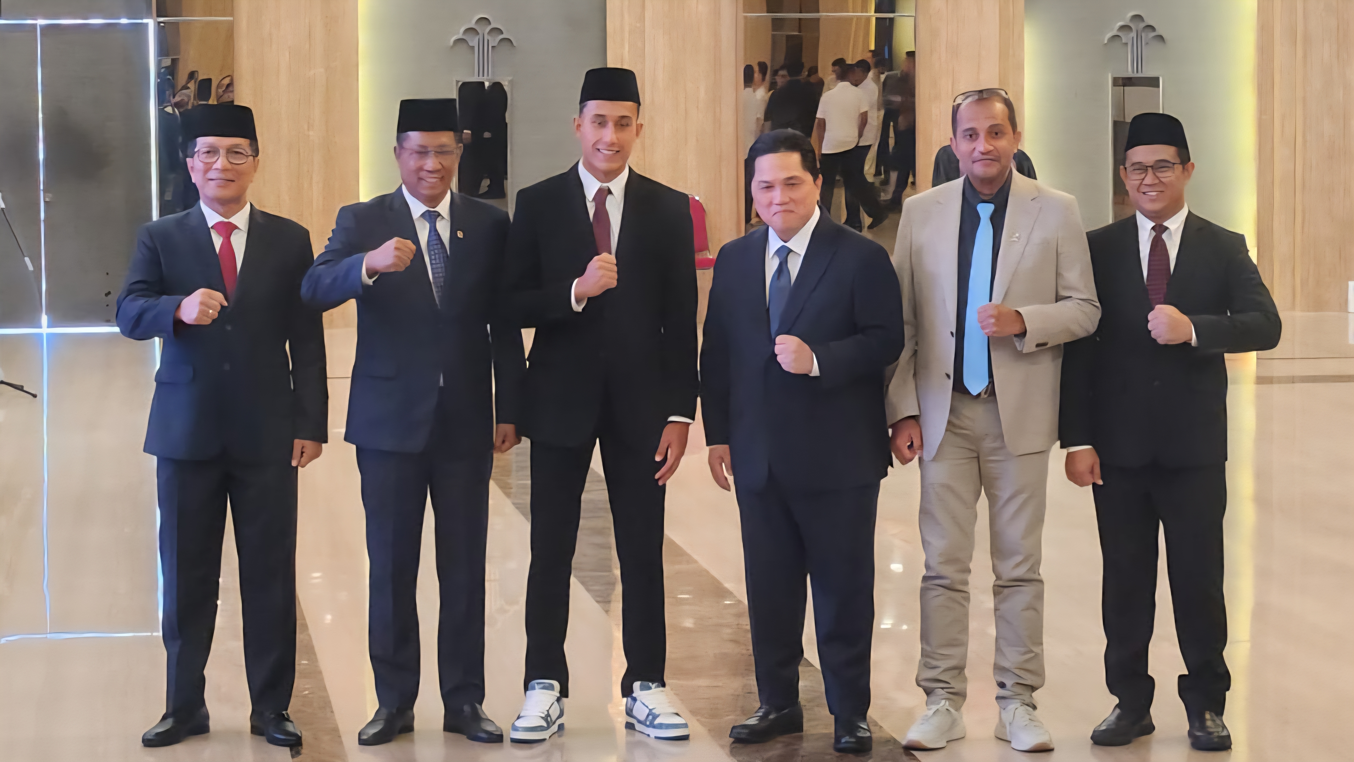 Ambil Sumpah di Kemenkum, Miliano Jonathans Resmi Jadi WNI Miliano Jonathans Resmi Jadi WNI. (Foto/Kemenkum)