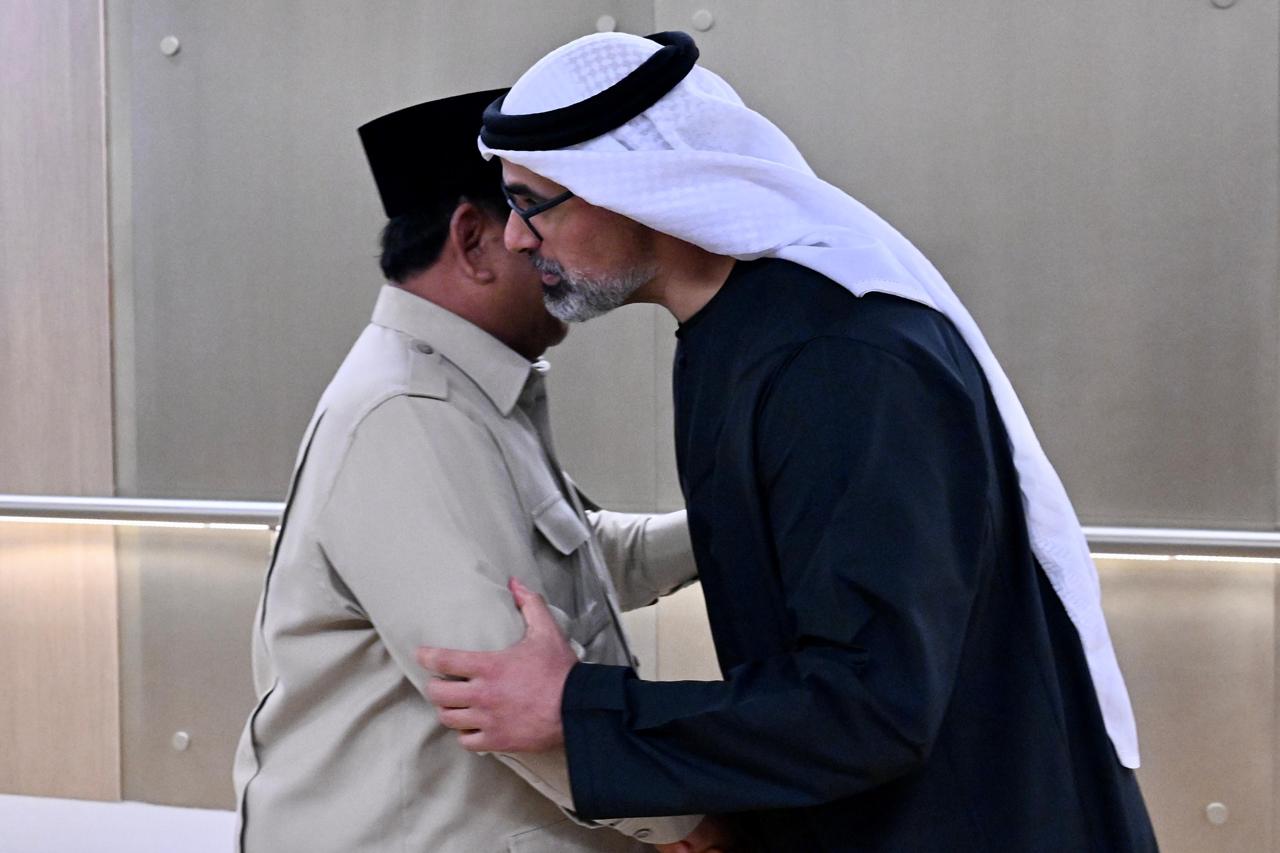 Presiden Prabowo Subianto akrab dengan Presiden Persatuan Emirat Arab (PEA) Mohammed bin Zayed Al Nahyan (MBZ) (BeritaNasional/Setpres)