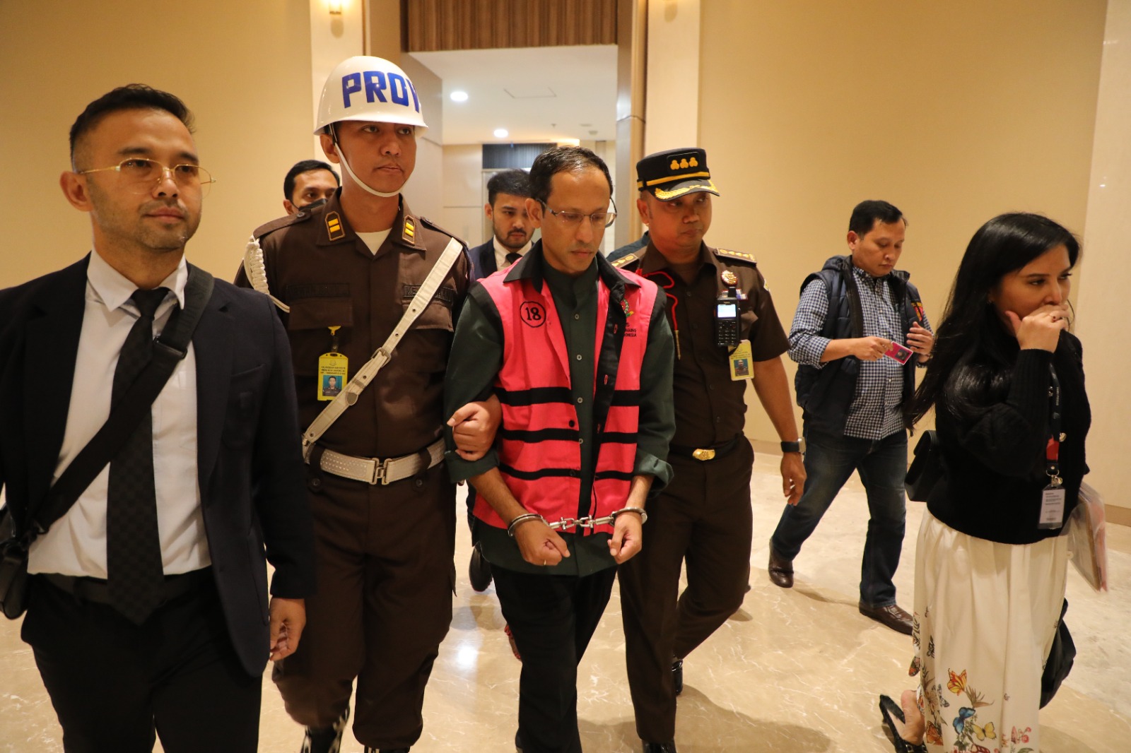 Nadiem Makarim Singgung Kejujuran Setelah Jadi Tersangka: Allah Akan Melindungi Saya Mantan Mendikbudristek Nadiem Makarim resmi jadi tersangka kasus korupsi Chromebook. (Foto/doc. Pidsus Kejaksaan Agung)