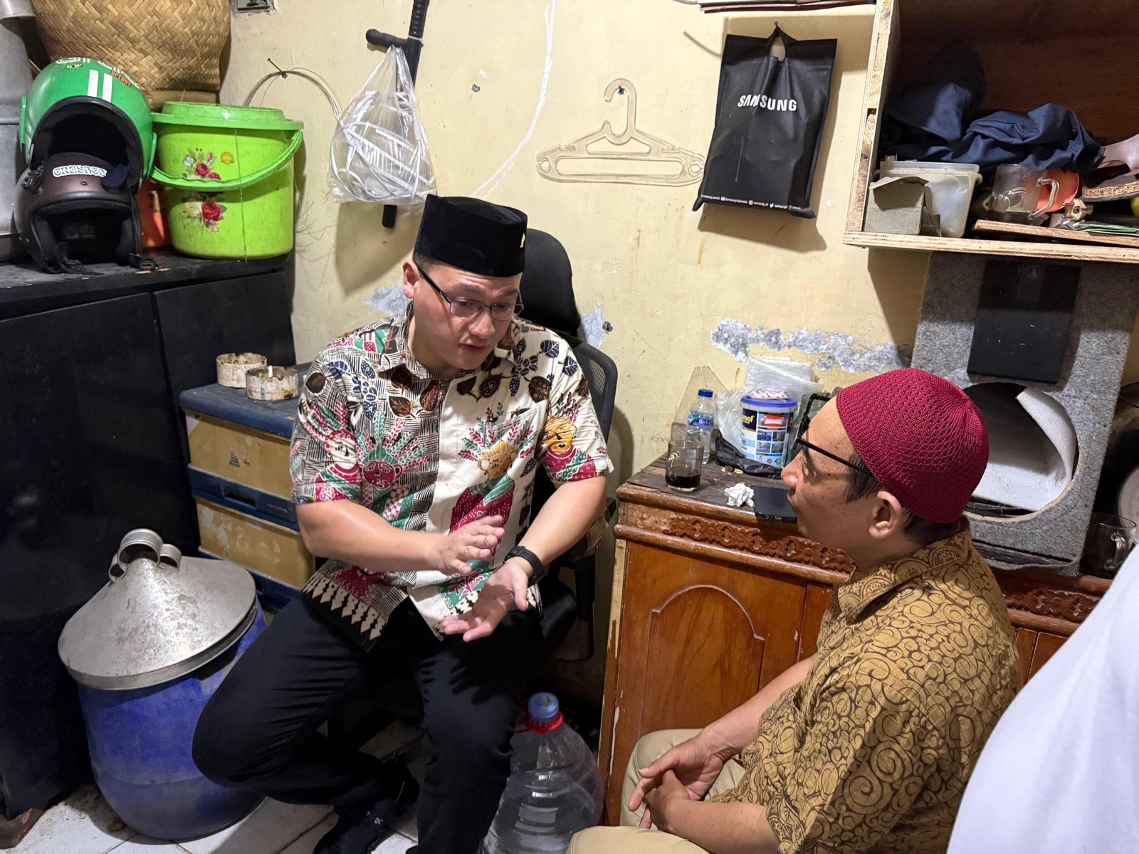 Anggota DPRD DKI Jakarta dari Fraksi PDIP, Hardiyanto Kenneth saat datang ke rumah duka. (Foto/istimewa)