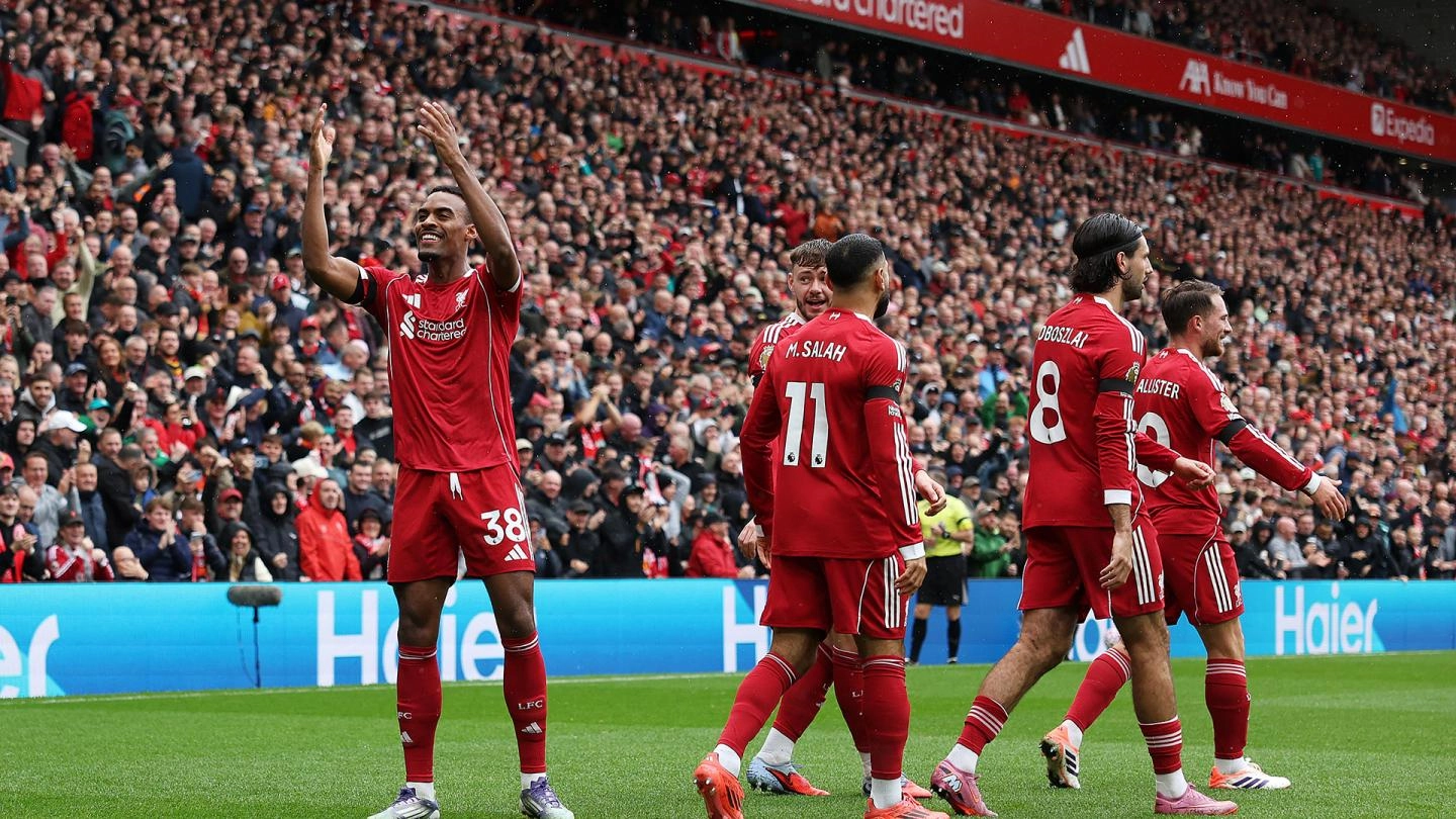 Liverpool Kokoh di Puncak Klasemen Premier League, Arne Slot Ungkap Peran Besar Gravenberch & Ekitike Pemain Liverpool berselebrasi. (Foto/liverpoolfc.com)