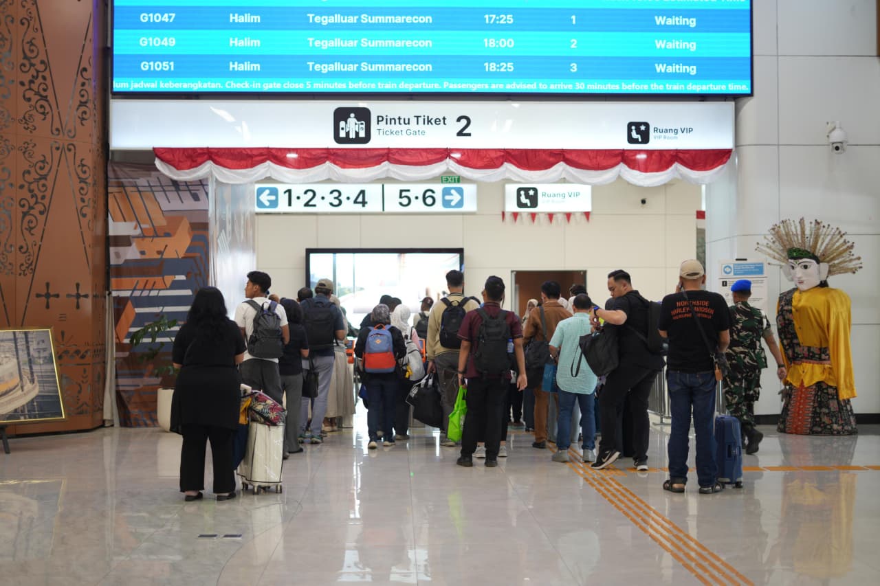 17 Ribu Tiket Whoosh Terjual untuk Libur Panjang Maulid Nabi Penumpang kereta cepat Whoosh. (Foto/KCIC)