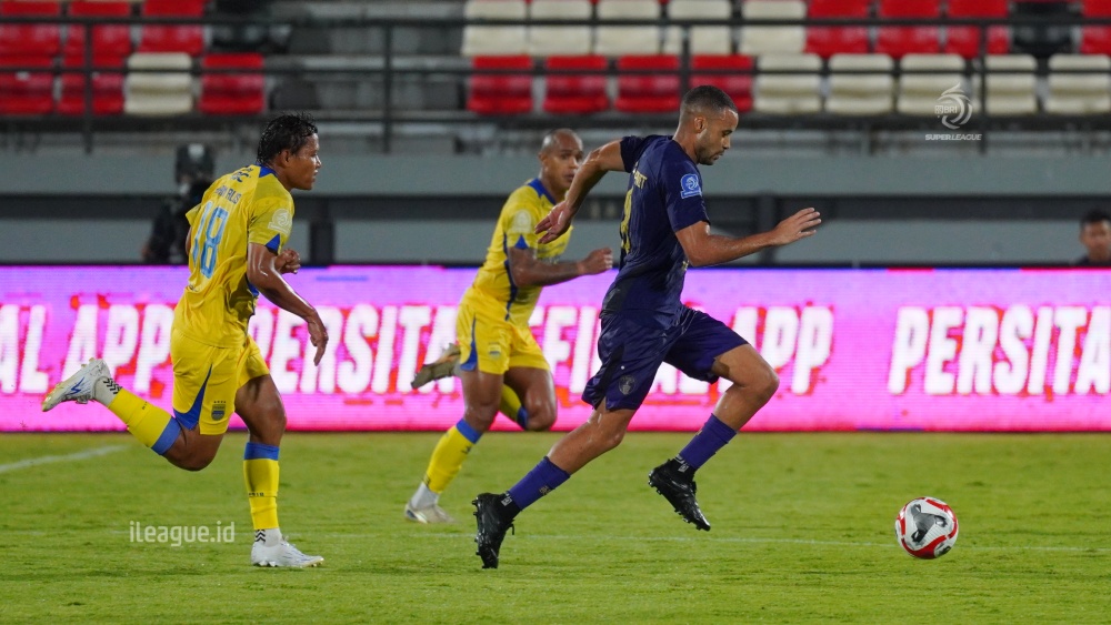 Persita vs Persib di Super League. (Foto/ileague.id)