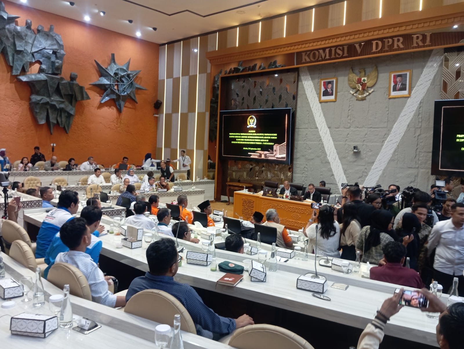 Pimpinan DPR Terima Draf RUU Ketenagakerjaan dari Koalisi Serikat Pekerja. (BeritaNasional/Ahda)