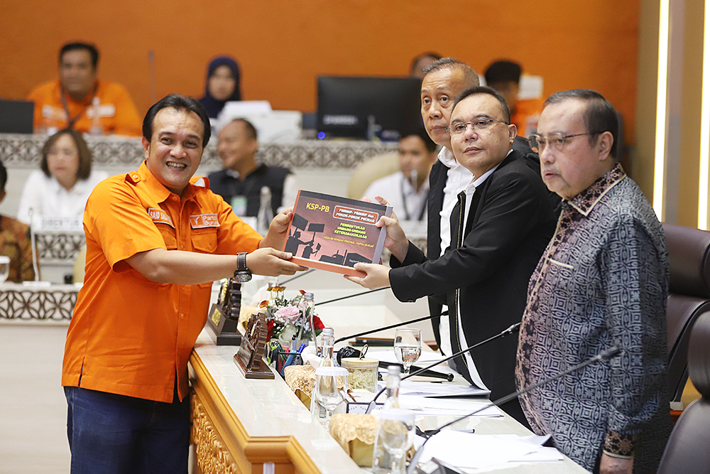 Pimpinan DPR terima perwakilan Presidium Koalisi Serikat Pekerja Buruh–Partai Buruh (KSP-PB) di ruang rapat Komisi V, Nusantara, Kompleks Parlemen, Senayan, Jakarta. (BeritaNasional/Elvis Sendouw)