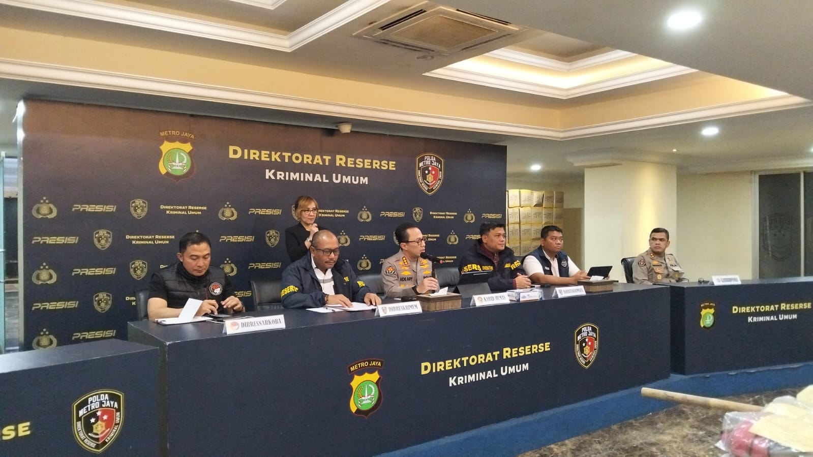 Polda Metro Jaya menggelar konferensi pers terkait kasus demo berujung ricuh di Jakarta. (BeritaNasional/Bachtiarudin Alam)