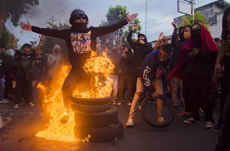 Polisi Dalami Iming-iming Bayaran Rp 62.500 hingga Rp 200.000 Aksi Anarkis saat Demo Demo seringkali berujung anarkis (Foto/Instagram Suduttemanggung(