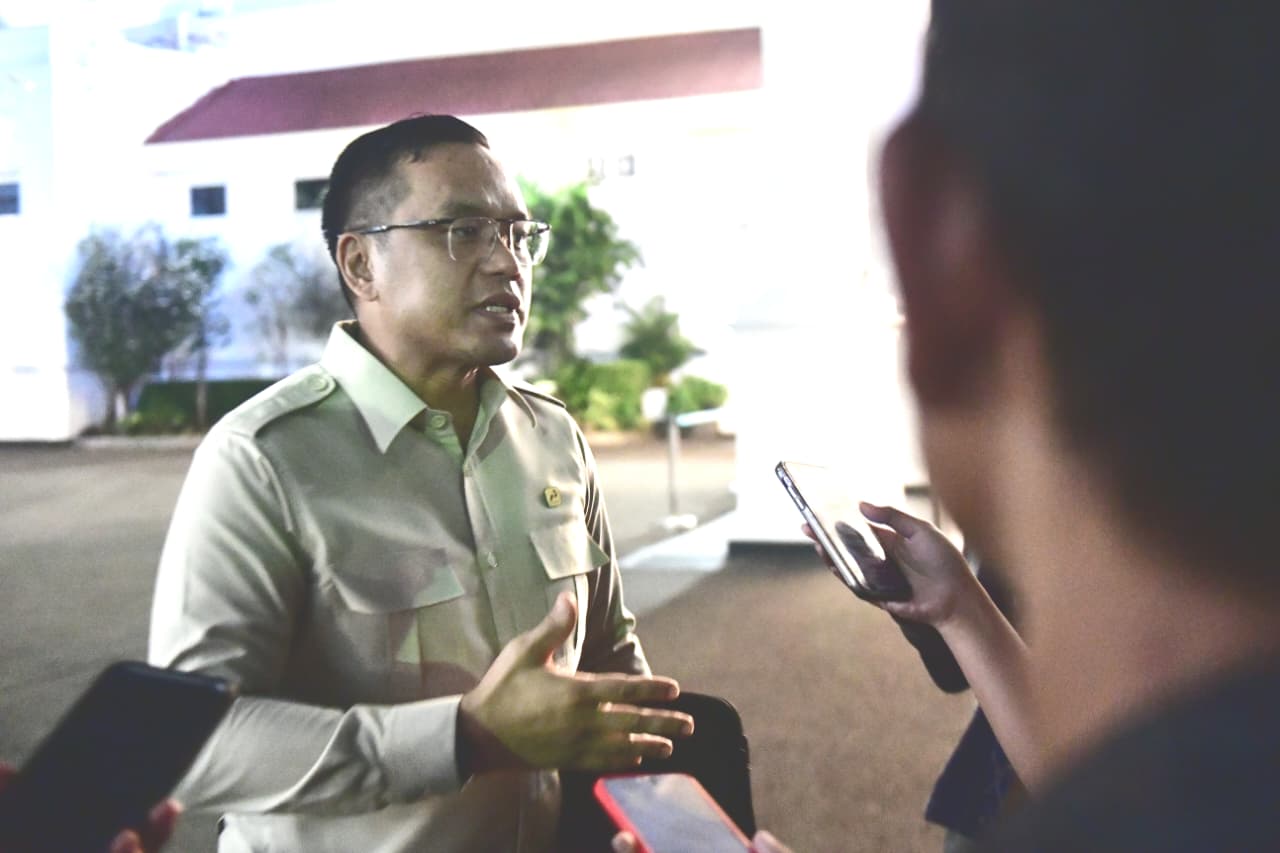 Prabowo Panggil Dirut Pertamina, Bahas Distribusi BBM ke SPBU Swasta Dirut Pertamina Simon Aloysius Mantiri (BeritaNasiona/Setpres)