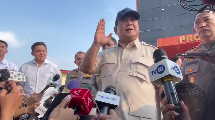 Momen Presiden Prabowo menjenguk korban Polisi di RS Polri, Jakarta Timur, pada Senin (1/9/2025). (Foto/Tangkapan Layar)