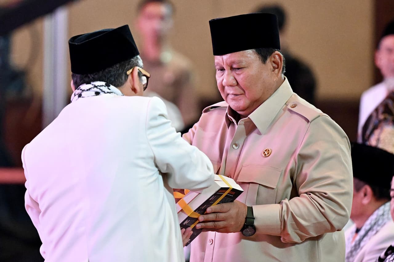 Presiden Indonesia Prabowo Subianto (kanan) dalam penutupan Munas PKS. (Foto/BPMI)