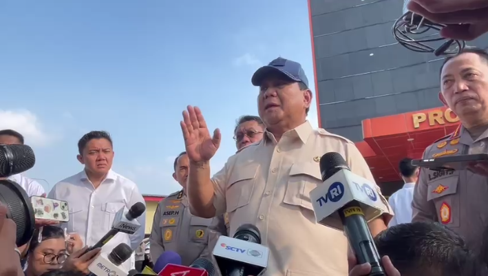 Momen Presiden Prabowo menjenguk korban Polisi di RS Polri, Jakarta Timur, pada Senin (1/9/2025). (Foto/Tangkapan Layar)