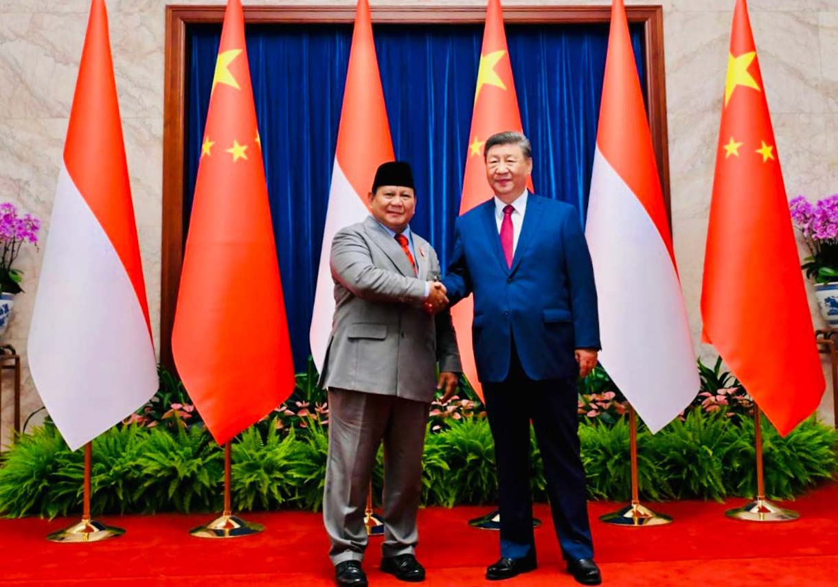 Presiden Prabowo Subianto Bertemu Presiden Xi Jinping Presiden Prabowo Subianto (kiri) berjabat tangan dengan Presiden China Xi Jinping (kanan) saat pertemuan di Balai Besar Rakyat, Beijing, China, Rabu (3/9/2025). (Biropers)