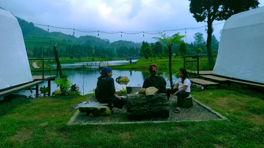 Telaga Saat Puncak Bogor: Harga Tiket, Rute, Aktivitas Seru, dan Tips Liburan Suasana Telaga Saat Puncak Bogor. (Foto/doc. tuguutara.digitaldesa)