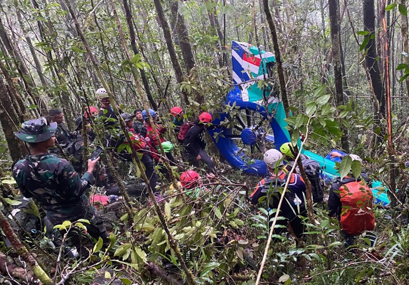 Tim SAR Kumpulkan 8 Jasad Korban Helikopter Jatuh di Hutan Kalsel Helikopter jatuh (Foto/Bachtiar)