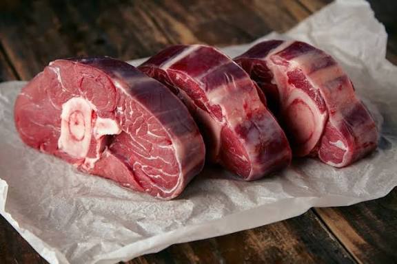 Ilustrasi daging kambing (BeritaNasional/Freepik)