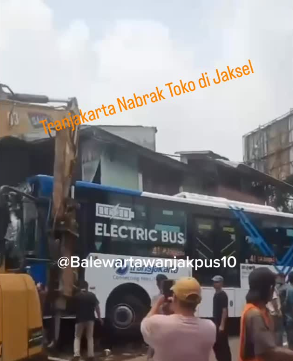 Kecelakaan bus listrik Transjakarta di Setiabudi. (Foto/Instagram)