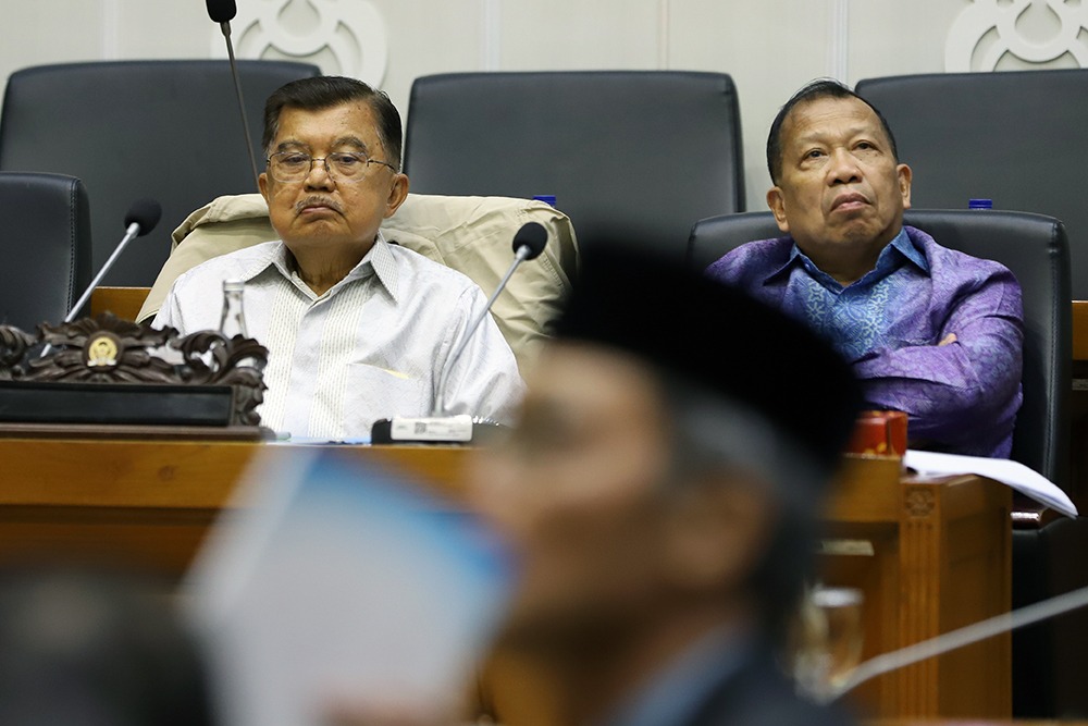 Wakil Presiden Ke-10 dan Ke-12 Jusuf Kalla (kiri) saat RDPU dengan Baleg DPR. (BeritaNasional/Elvis)