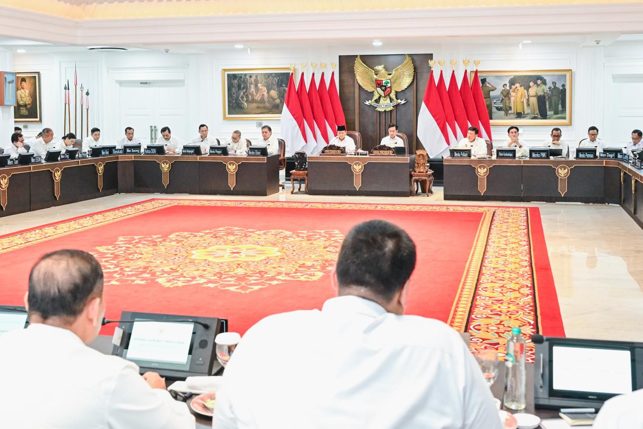5 kementerian terbaik dan 5 kementerian terburuk versi survei IndoStrategi atas kinerja satu tahun Kabinet Prabowo. (Foto/BPMI Setpres)