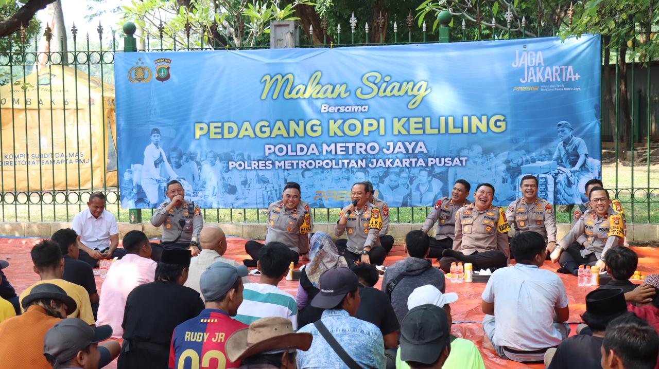 Kapolda Metro Jaya Irjen Pol Asep Edi Suheri ajak pedagang kopi keliling sinergi jaga Kota Jakarta. (BeritaNasional/Bachtiarudin))