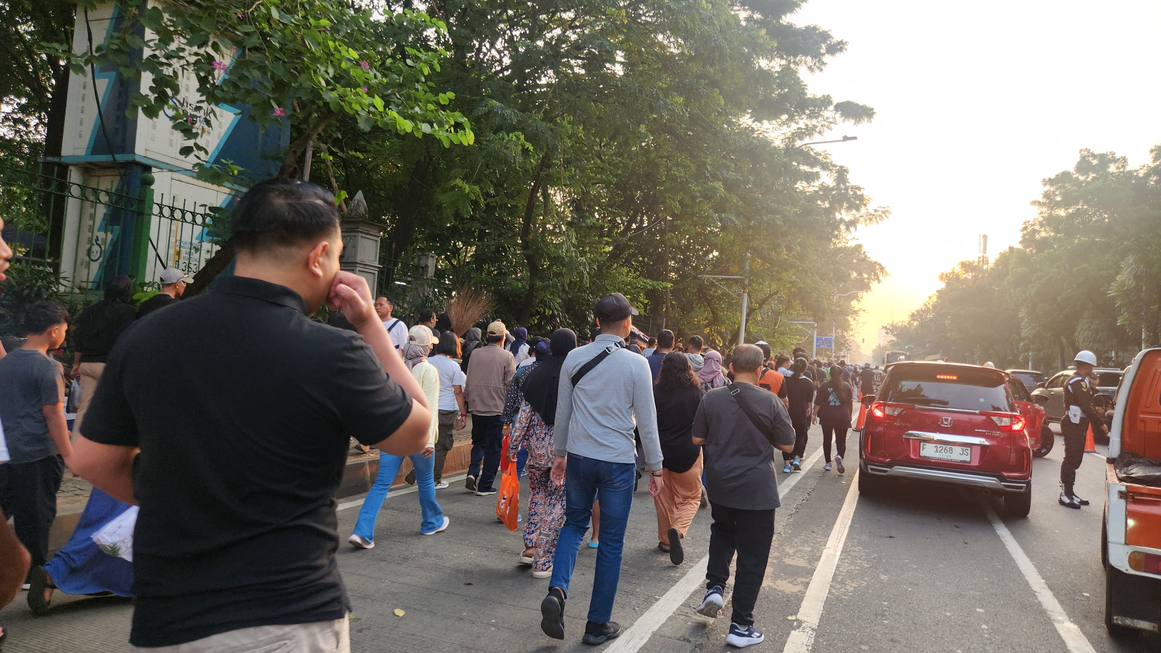 Antusiasme masyarakat padati Monas jelang puncak peringatan HUT TNI ke-80. (BeritaNasional/Panji)