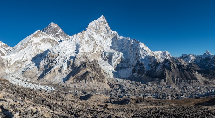 Gunung Everest (BeritaNasional/Freepik)