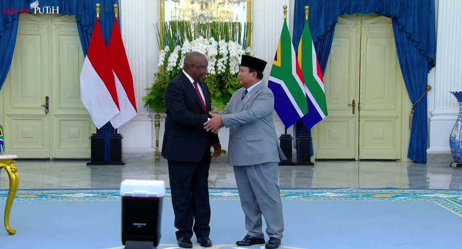 Presiden Indonesia Prabowo Subianto bersama Presiden Afrika Selatan Matamela Cyril Ramaphosa. (Foto/YouTube Setpres)