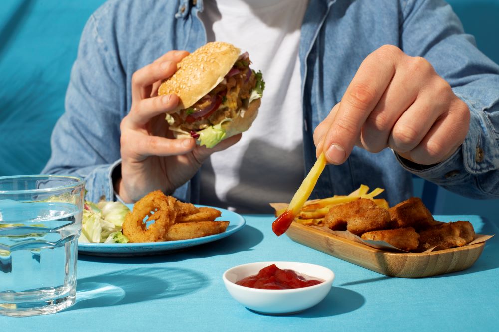 Ilustrasi cheat day dan cheat meal. (Foto/Freepik)