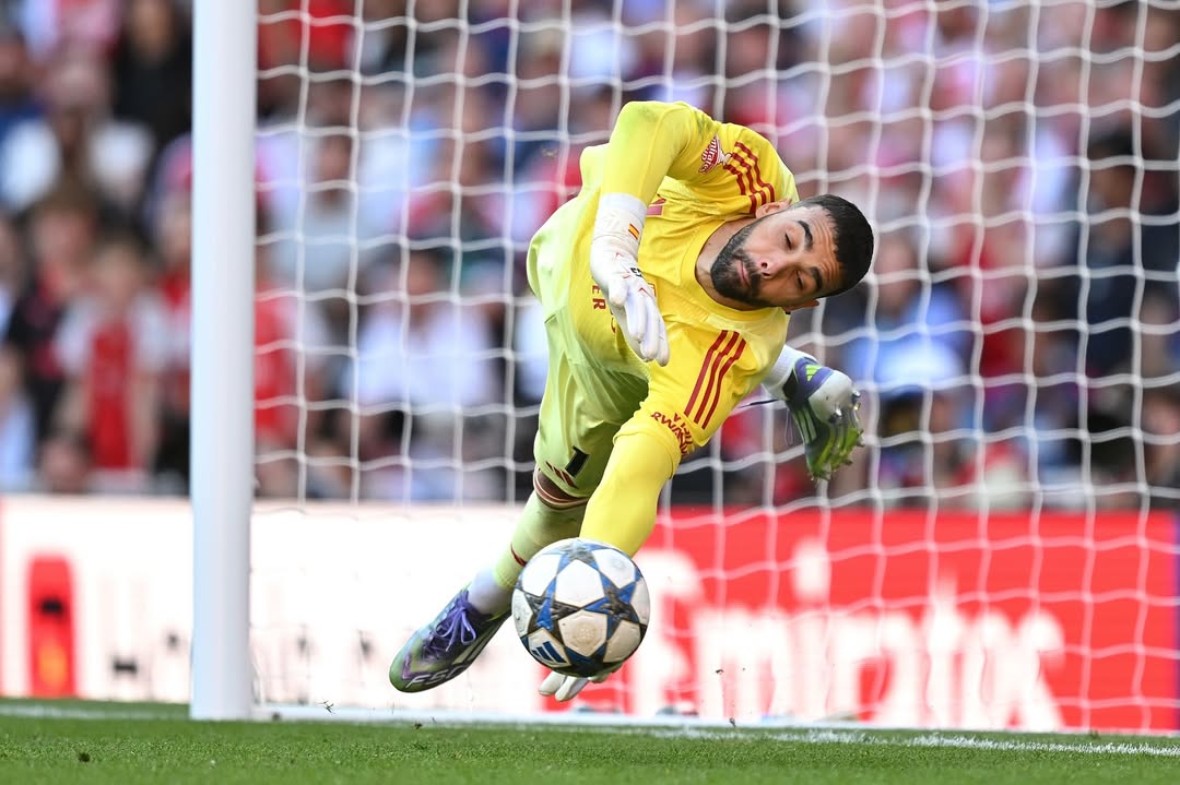 Kiper Arsenal David Raya melakukan penyelamatan gemilang. (Foto/Instagram David Raya)