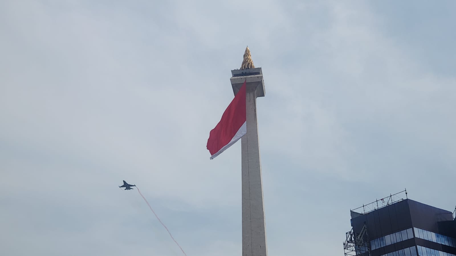 Aksi Pesawat F-16 milik TNI Angkatan Udara (AU). (BeritaNasional/Bachtiarudin Alam)