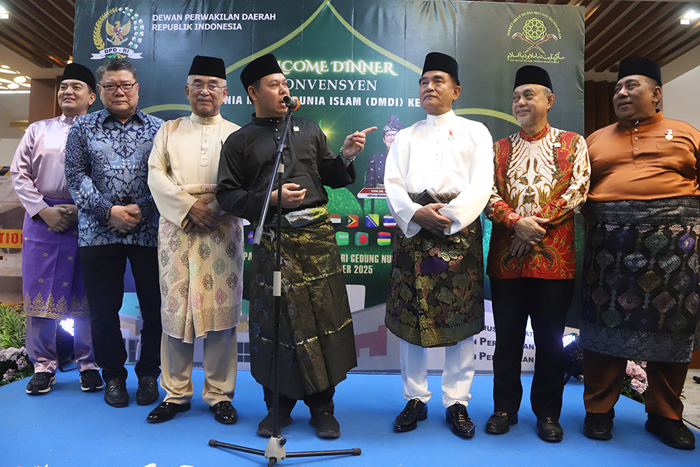 Ketua DPD RI Sultan Bachtiar Najamudin didampingi tokoh Melayu terkemuka mengadakan Welcome Dinner  Konvensyen DMDI. (BeritaNasional/Elvis Sendouw)