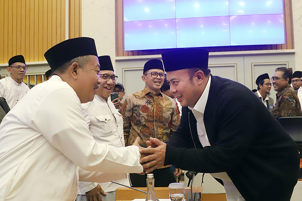 DPR gelar rapat membahas kontroversi tayangan infotainmen Xpose Uncensored di Trans7 yang dinilai melecehkan pesantren dan ulama. (BeritaNasional/Elvis Sendouw)