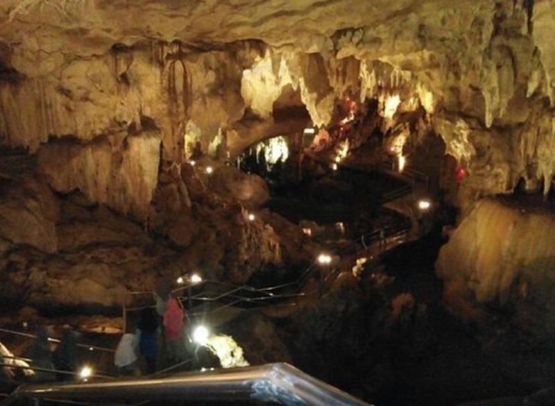 Menikmati wisata Goa Lowo Trenggalek (Foto/Trip Advisor)