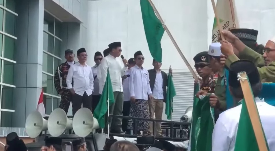Gelar Unjuk Rasa, PWNU DKI Tuntut Trans7 Tayangkan Permohonan Maaf Selama 7 Hari Saat Prime Time PWNU DKI tuntut Trans7 menayangkan permohonan maaf selama 7 hari di saat prime time dalam aksi unjuk rasa di depan Gedung Trans7, Jakarta. (Foto/Istimewa)