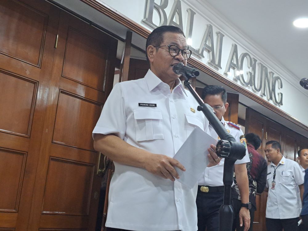 Gubernur Jakarta Pramono Anung saat memberikan keterangan kepada pers. (BeritaNasional/Lydia)