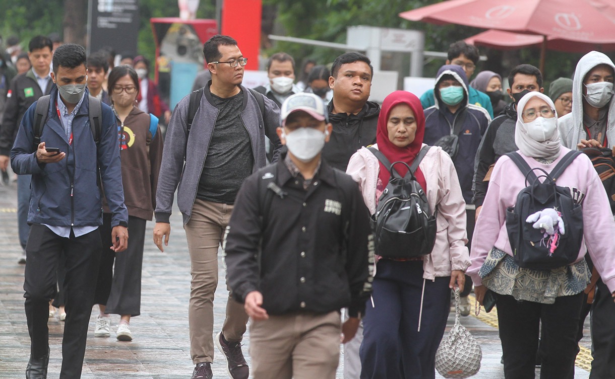 Masyarakat Jakarta kenakan masker. (BeritaNasional/Oke Atmaja)