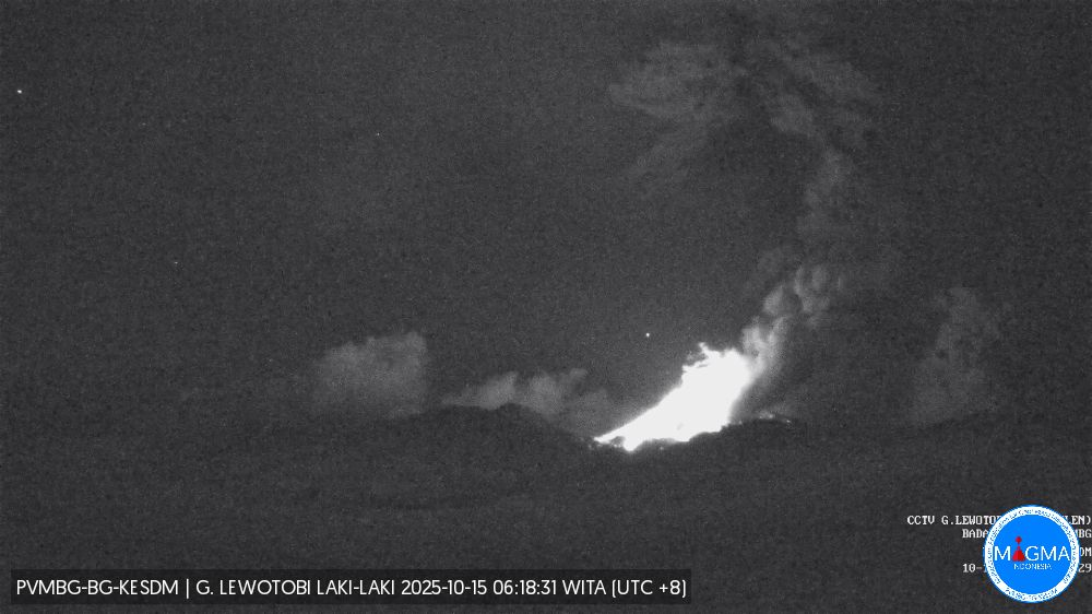 Gunung Lewotobi Laki-laki Meletus Hebat, Abu Vulkanik Membubung hingga 10 Km ke Langit Gunung Lewotobi Laki-laki meletus pada Rabu (15/10/2025). (Foto/magma ESDM)