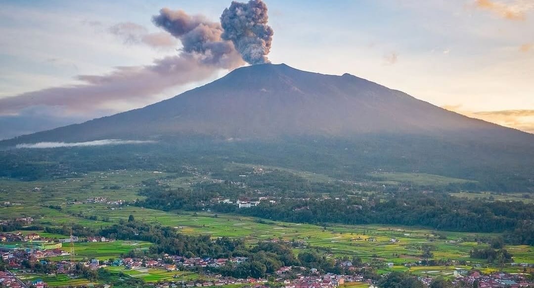 Gunung Marapi Sumatera Barat. (BeritaNasional/instagram)