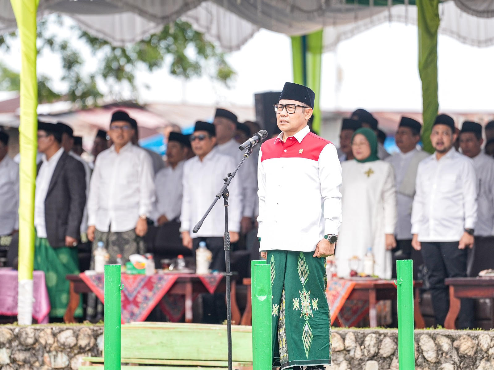 Hari Santri 2025, Cak Imin: Pesantren Berperan Jaga Keutuhan Bangsa Menteri Koordinator Pemberdayaan Masyarakat (Menko PM) Muhaimin Iskandar hadiri peringatan Hari Santri 2025 di Tapanuli Selatan Sumut. (BeritaNasional/Ahda)