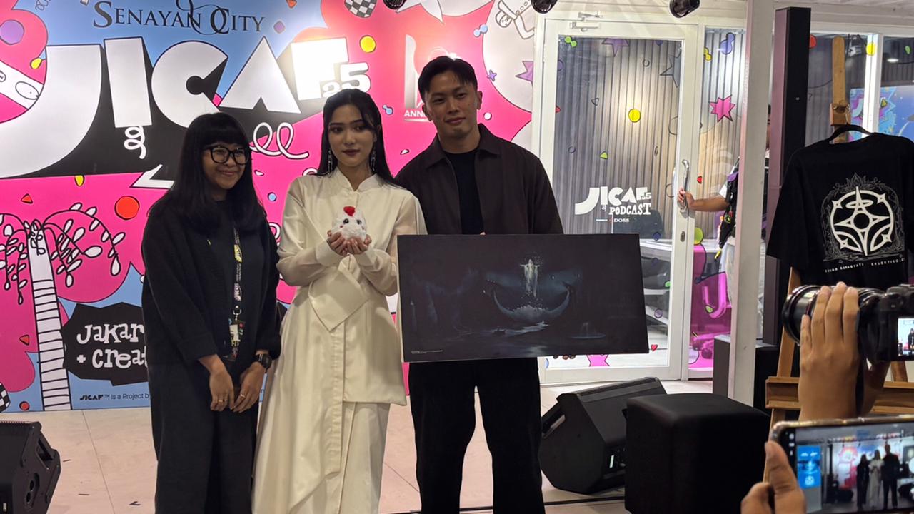 Isyana Sarasvati bersama Varsam Kurnia (kanan). (Foto/Satria Ismoyojati)