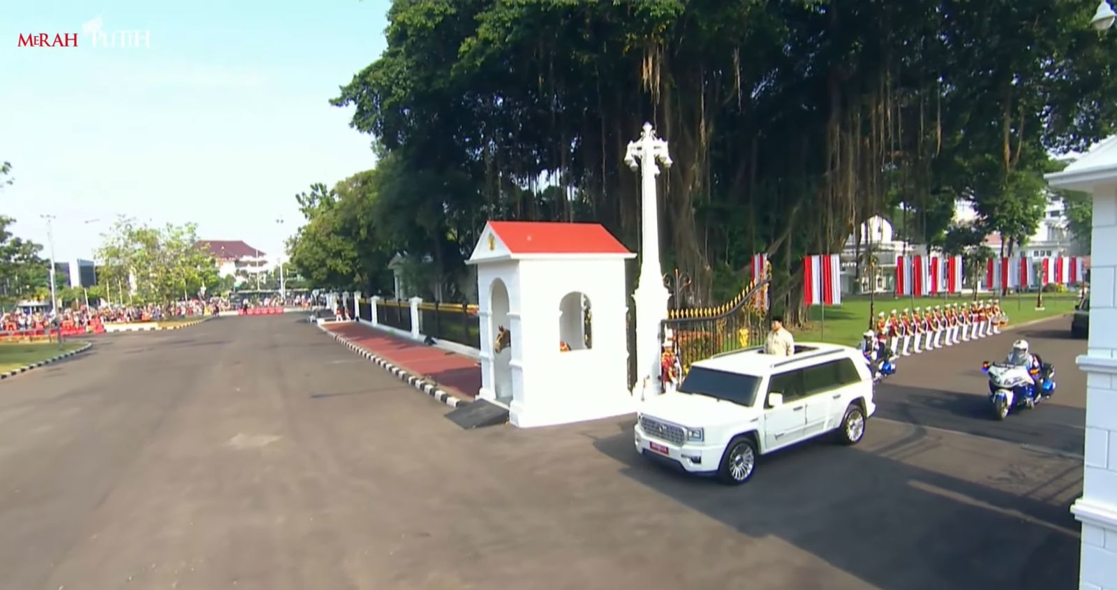 Jadi Inspektur Upacara HUT TNI, Presiden Prabowo Dikawal Pasukan Berkuda ke Monas. (Foto/YouTube Sekretariat Presiden)