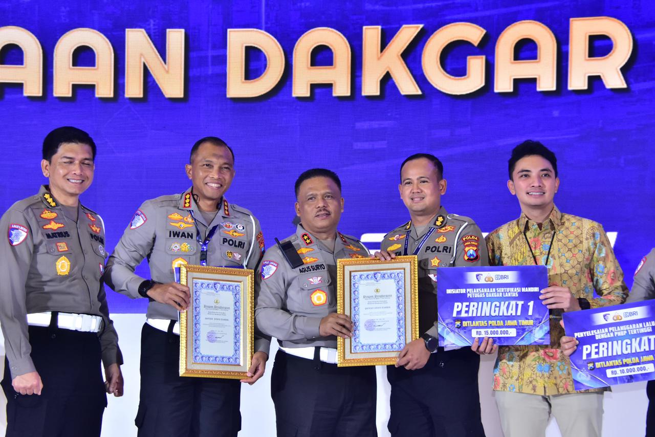 Kakorlantas Polri Irjen Pol Agus Suryonugroho (tengah) dalam sebuah kegiatan. (Foto/Dok Korlantas)