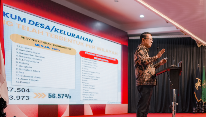 Menkum Supratman Andi Agtas saat meresmikan Posbankum di Riau. (BeritaNasional/dok Menkum)