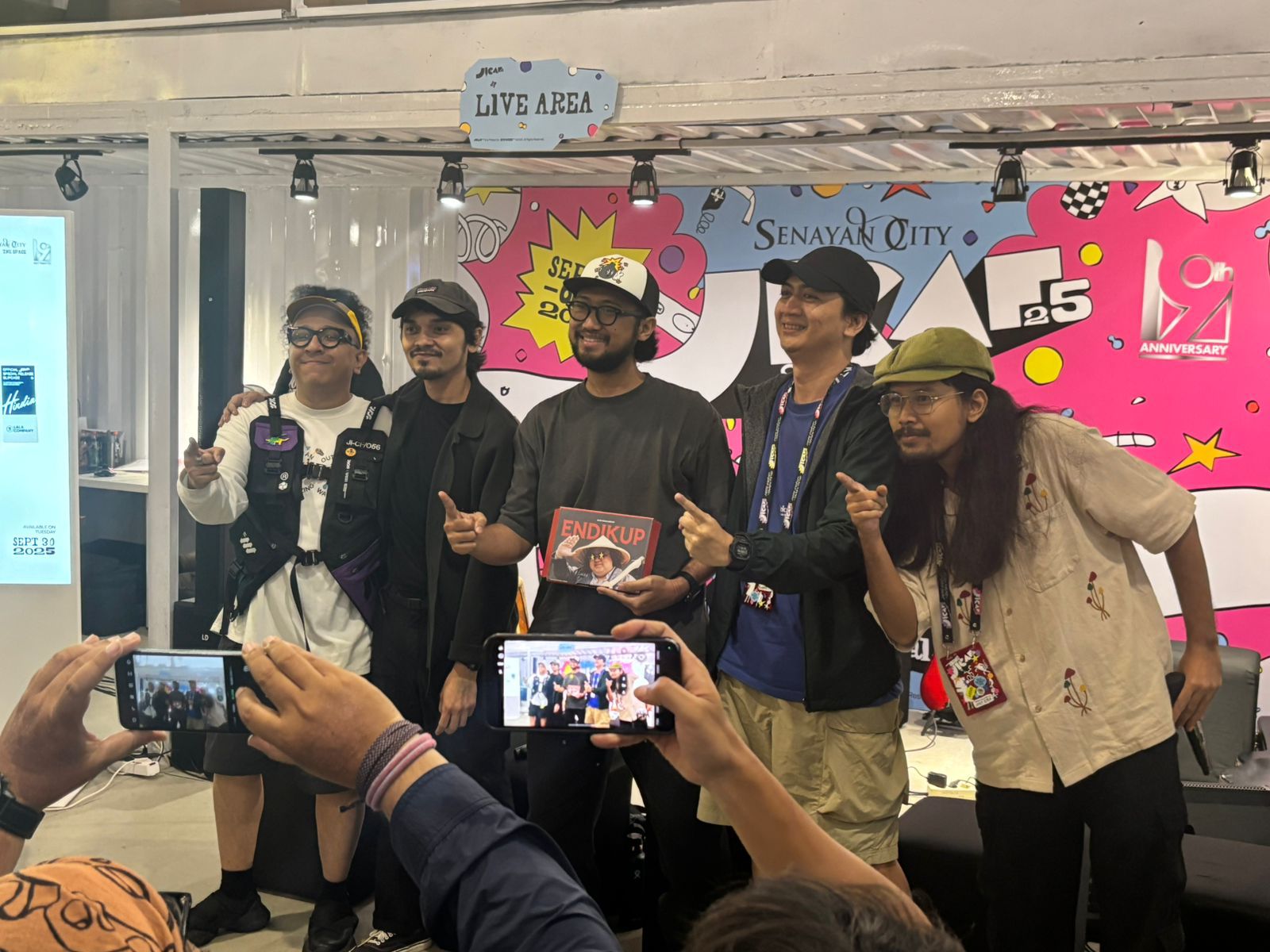 Kedubes Bekasi Rilis Koleksi Eksklusif "ENDIKUP Album Boxset & Postcard" di JICAF 2025. (BeritaNasional/Satria)