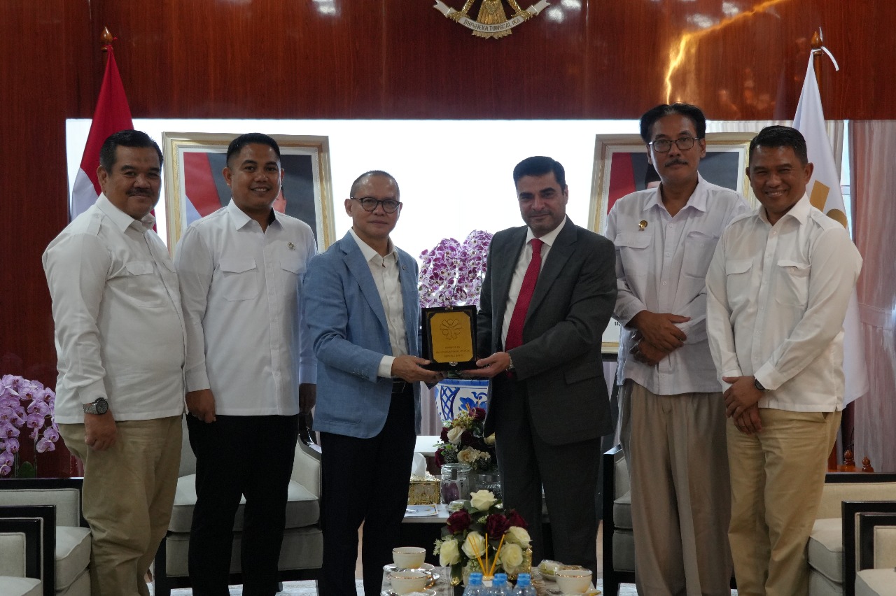 Menteri P2MI Mukhtarudi menerima kunjungan Duta Besar Yordania untuk Indonesia, Sudqi Al Omoush, di Kantor KemenP2MI. (BeritaNasional/Elvis/HO P2MI)