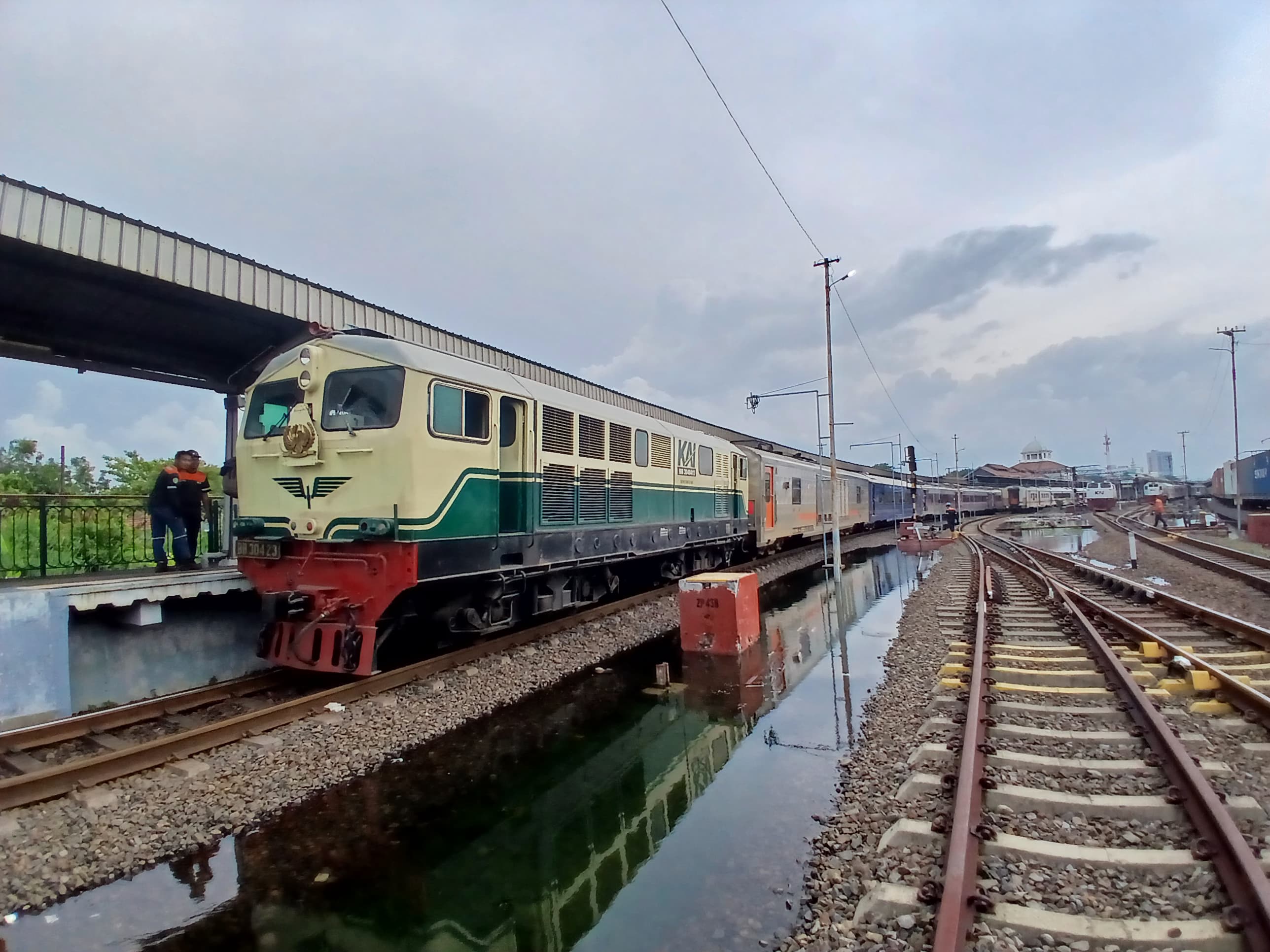 KAI Antisipasi Gangguan Akibat Genangan Air di Jalur Semarang Tawang–Alastua. (Foto/KAI)
